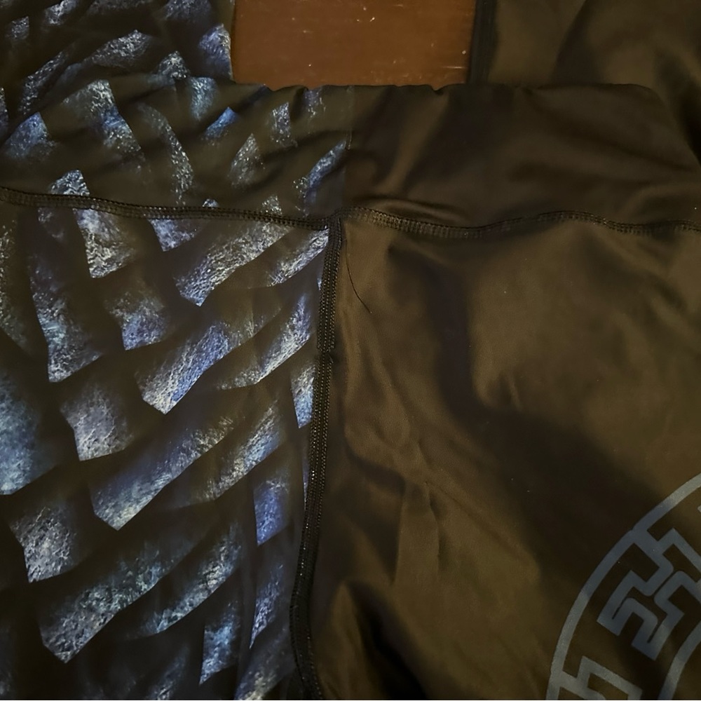 Feed Me Fight Me Dragon Scale leggings Med